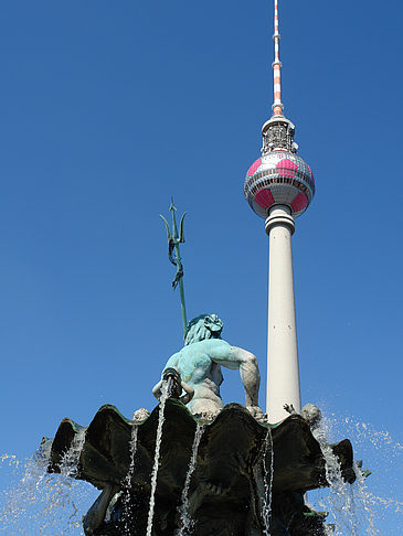 Foto Fernsehturm mit Neptunbrunnen