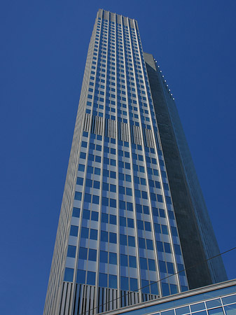 Foto Eurotower mit Häusern - Frankfurt am Main