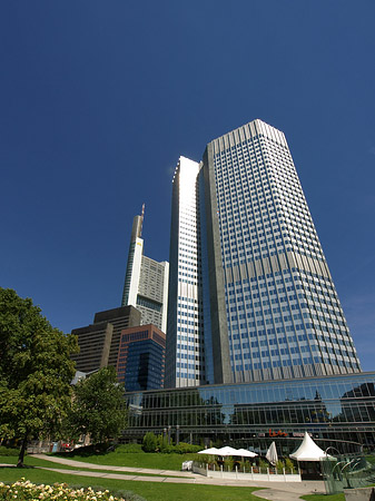 Fotos Eurotower mit Häusern | Frankfurt am Main