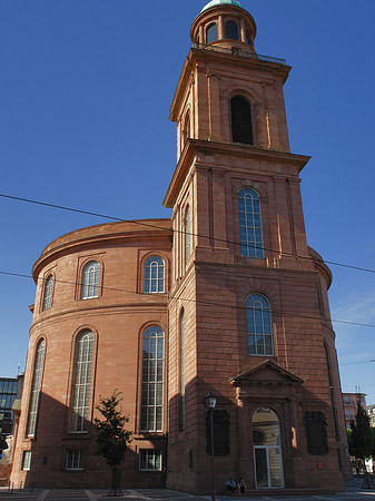 Paulskirche mit Straße