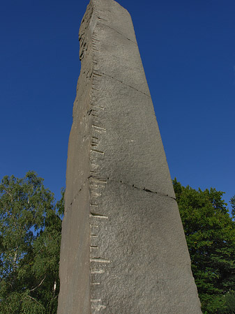 Städelsches Kunstinstitut mit Obelisk