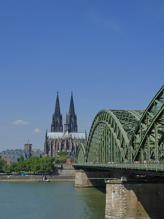 Hohenzollernbrücke am Kölner Dom Fotos