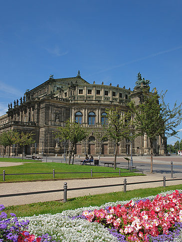 Fotos Semperoper mit Blumen | Dresden