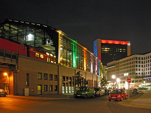 Bahnhof Friedrichstraße bei Nacht