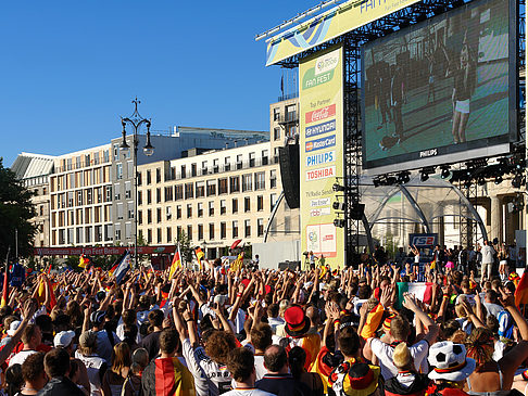 Fotos Bühne auf dem Fanfest