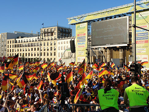 Foto Anti Konflikt Team - Fanfest - Berlin