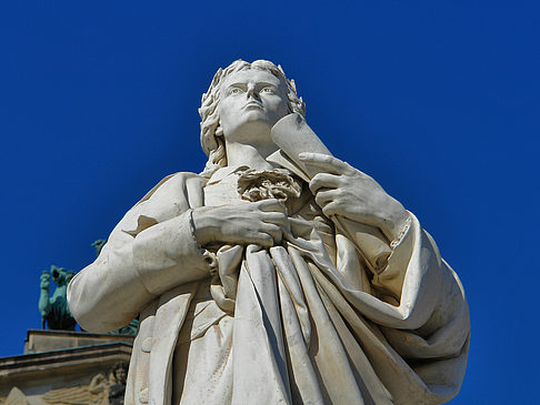 Foto Schillerdenkmal mit Konzerthaus - Berlin