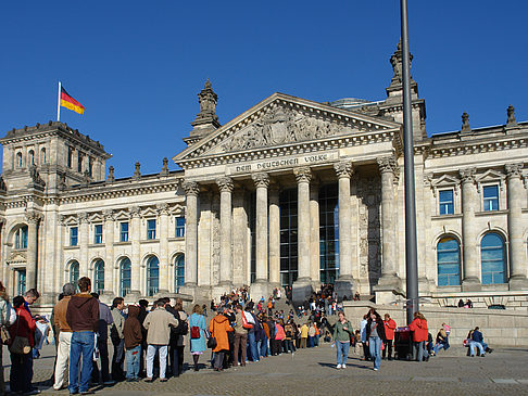 Touristen am Reichstag Fotos