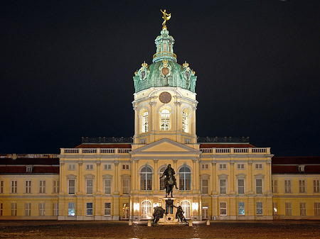 Fotos Schloss Charlottenburg bei Nacht