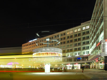 Foto Weltzeituhr am Alexanderplatz - Berlin