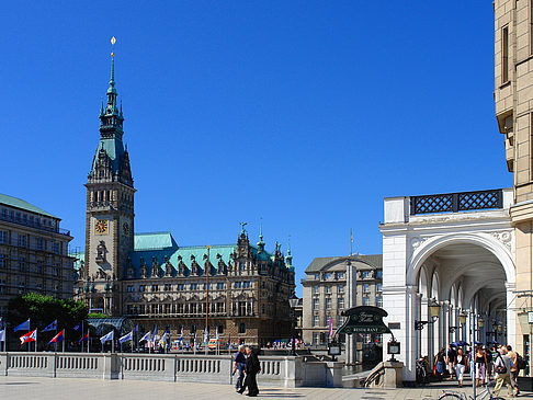 Jungfernstieg und Alster Arkaden Foto 