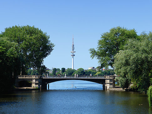 Schwanenwikbrücke und Heinrich-Hertz-Turm