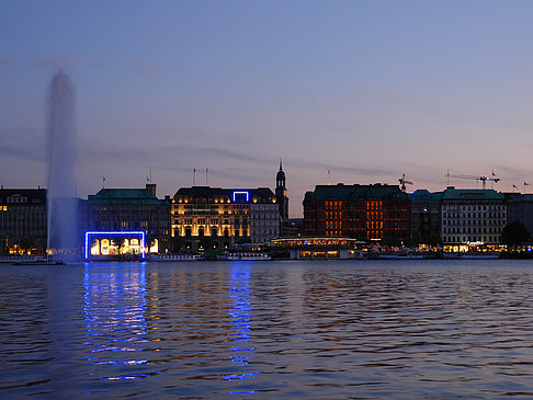 Fontäne auf der Binnenalster Fotos