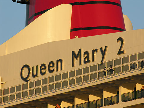 Foto Queen Mary 2 Nahaufnahme - Hamburg