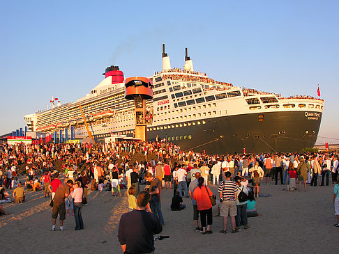 Queen Mary 2 - Volksfest Foto 