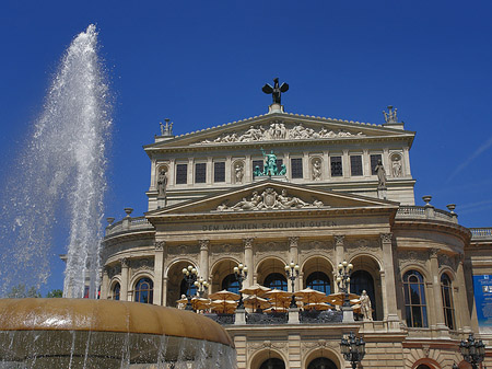 Alte Oper mit Brunnen Fotos