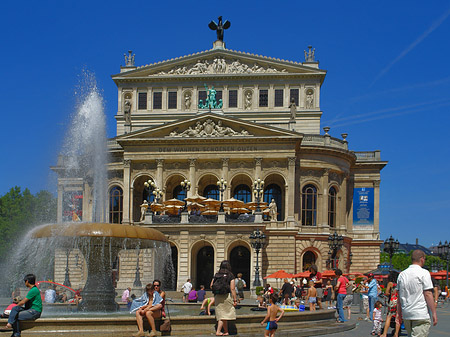 Foto Alte Oper mit Brunnen - Frankfurt am Main