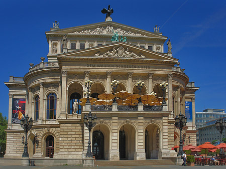 Fotos Alte Oper mit Schirmen