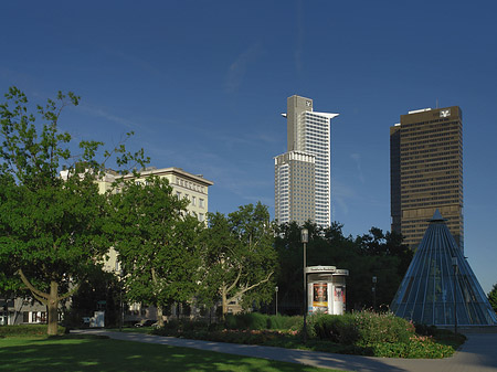 Foto Friedrich-Ebert-Anlage mit Westendtower und Citytower - Frankfurt am Main