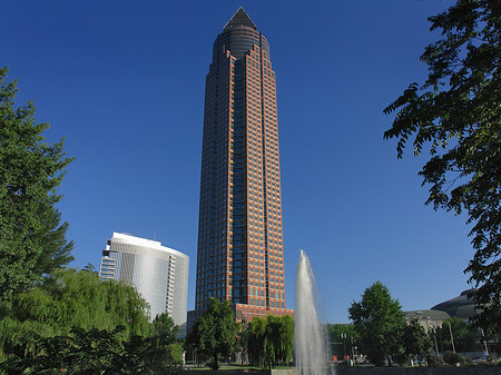 Foto Messeturm mit Ludwig-Erhard-Anlage - Frankfurt am Main