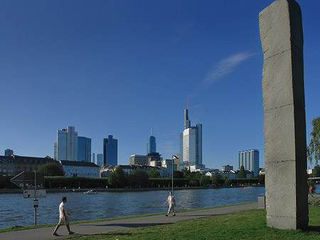 Fotos Skyline von Frankfurt mit Obelisk