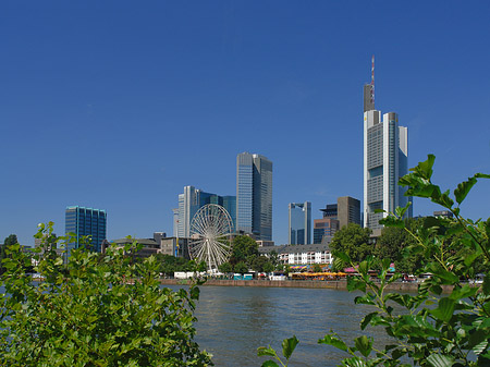 Foto Skyline von Frankfurt mit Riesenrad - Frankfurt am Main