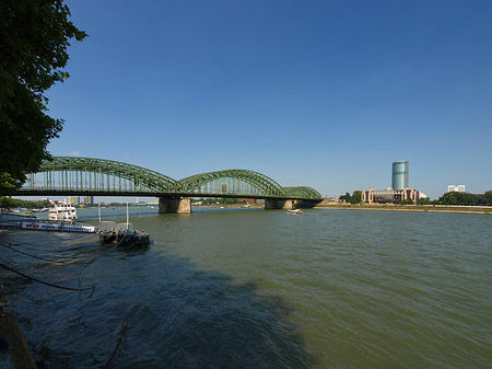 Fotos Hohenzollernbrücke reicht ans Kennedyufer