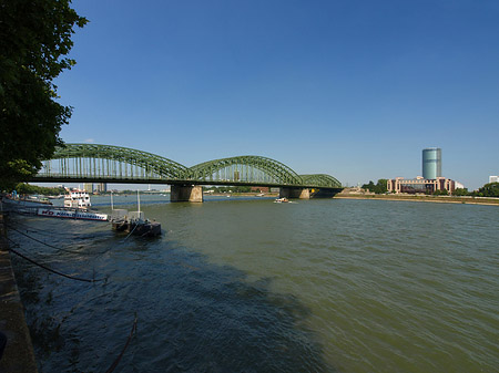 Fotos Hohenzollernbrücke reicht ans Kennedyufer