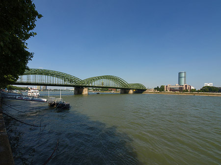 Hohenzollernbrücke reicht ans Kennedyufer Foto 