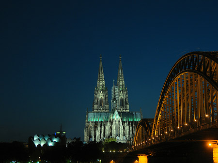 Foto Kölner Dom hinter der Hohenzollernbrücke