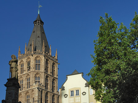 Platzjabeck vor dem Rathausturm Fotos